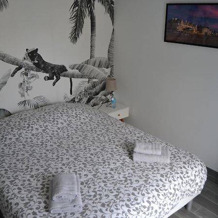 Bed and Breakfast La Petite Bicoque Сен-Сюльяк Экстерьер фото