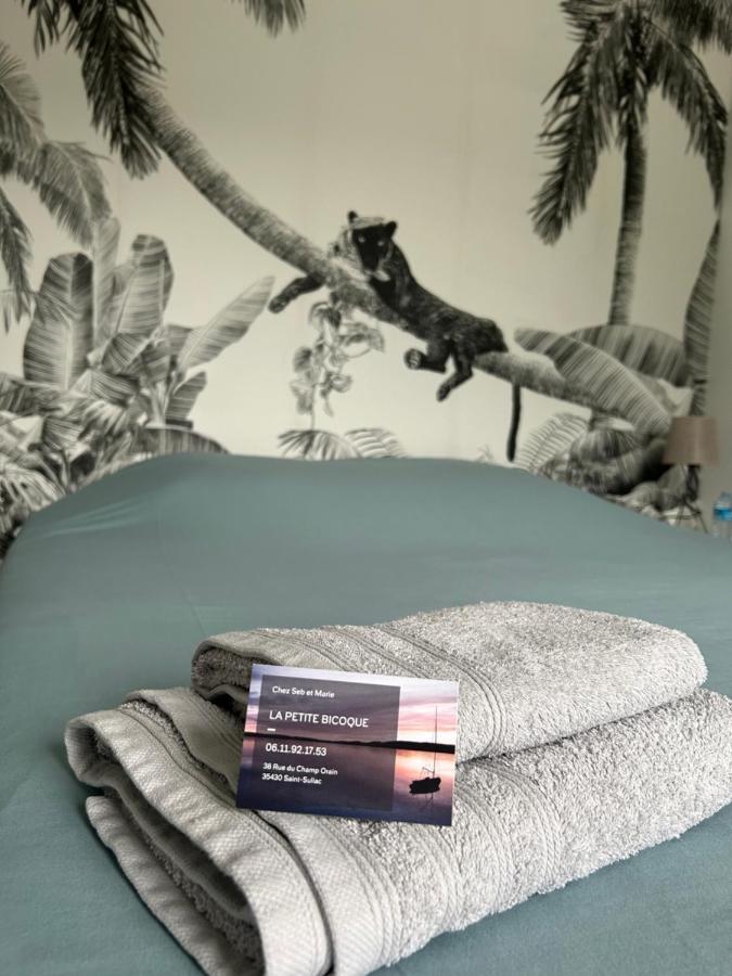 Bed and Breakfast La Petite Bicoque Сен-Сюльяк Экстерьер фото