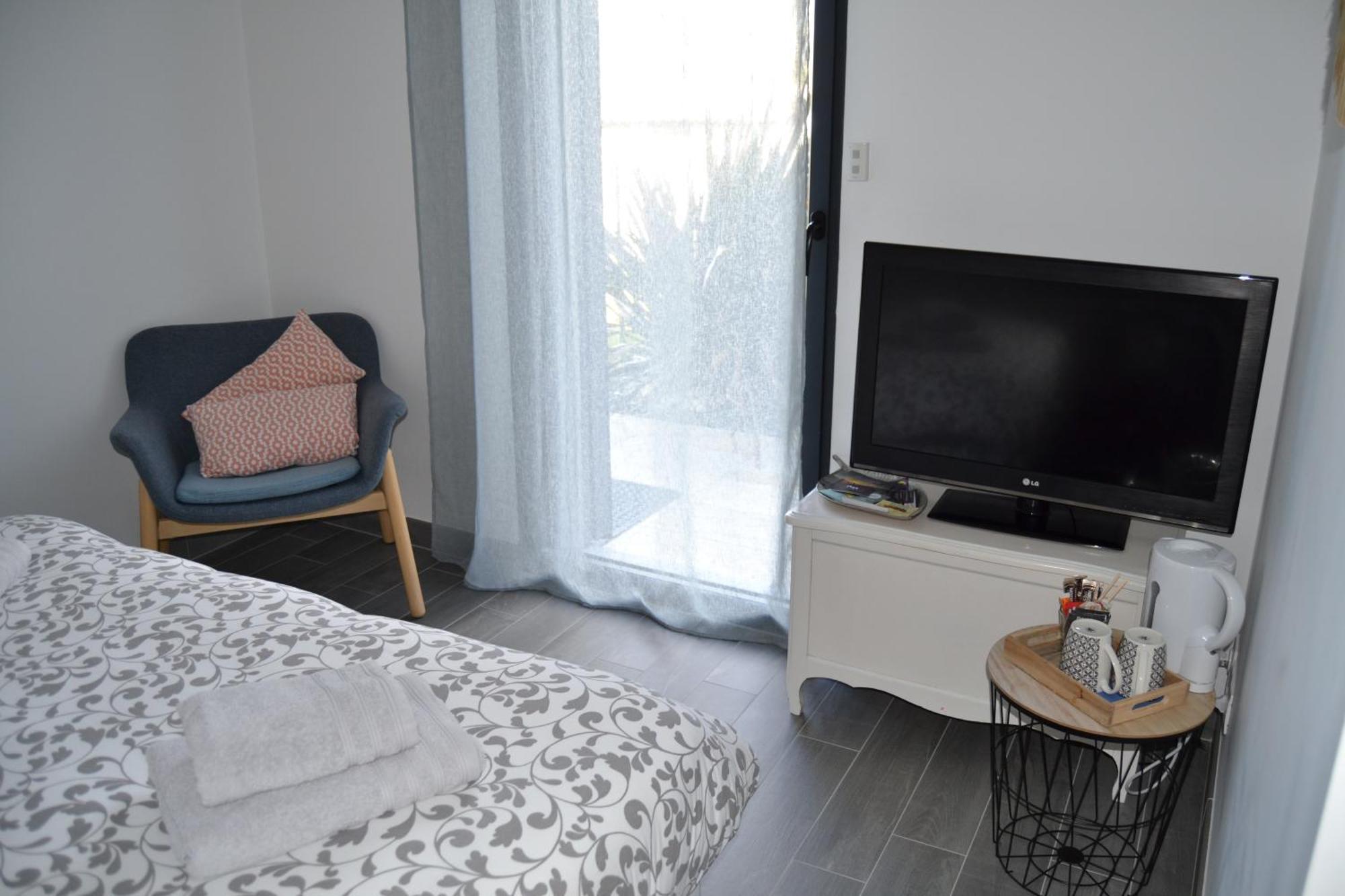 Bed and Breakfast La Petite Bicoque Сен-Сюльяк Экстерьер фото